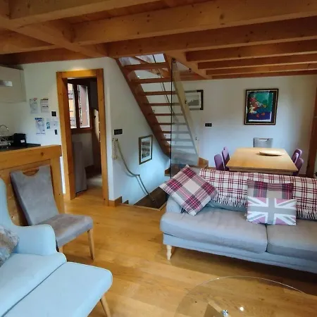 8 Person With Hot Tub In Portes Du Soleil Chalet Montriond