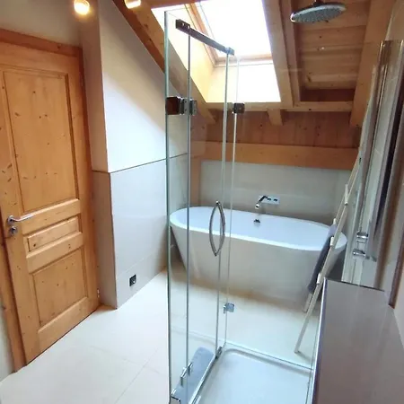 8 Person With Hot Tub In Portes Du Soleil Montriond