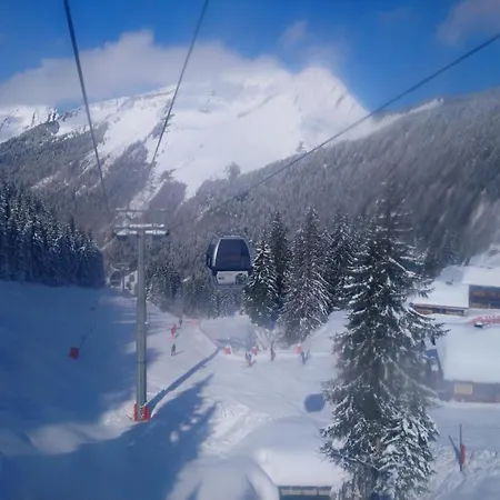 8 Person With Hot Tub In Portes Du Soleil Chalet Montriond